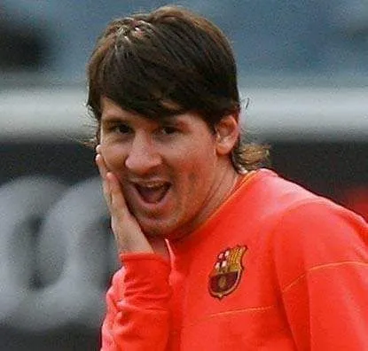 Messi thất vọng khi đá mãi mà chưa ghi được bàn