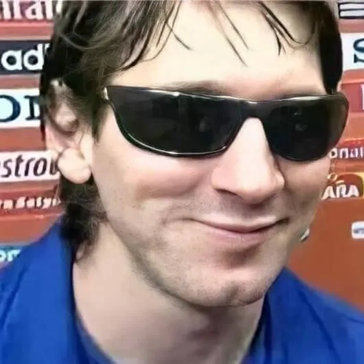 Biểu cảm Messi cực lạnh khi nghe lời chọc ghẹo