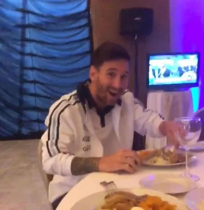 Biểu cảm khó hiểu của Messi gây bão mạng xã hội