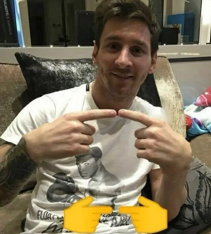 Biểu cảm lạnh nhạt của Messi khiến ai cũng cười