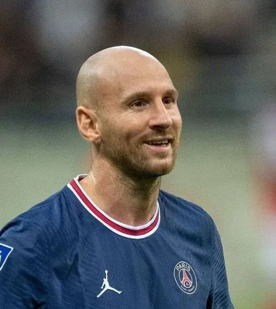 Messi chỉ cần ánh mắt cũng đủ phân tích chiến thuật