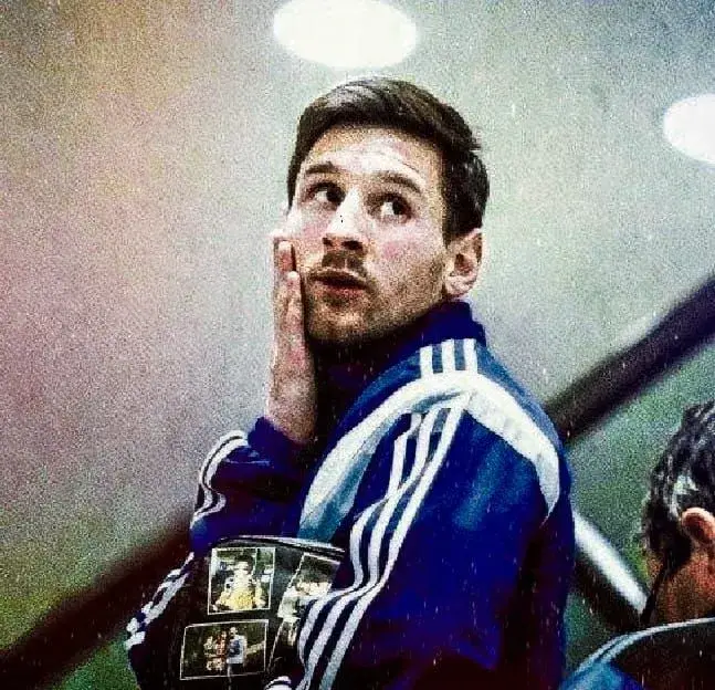 Meme Messi gãi đầu vì bị hỏi khó