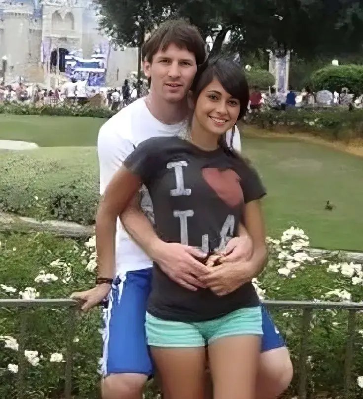 Meme Messi vươn vai đầy mệt mỏi trong buổi tập