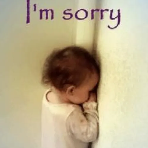 Ảnh chế xin lỗi mẹ khi lỡ làm vỡ ly, nhìn mà thương