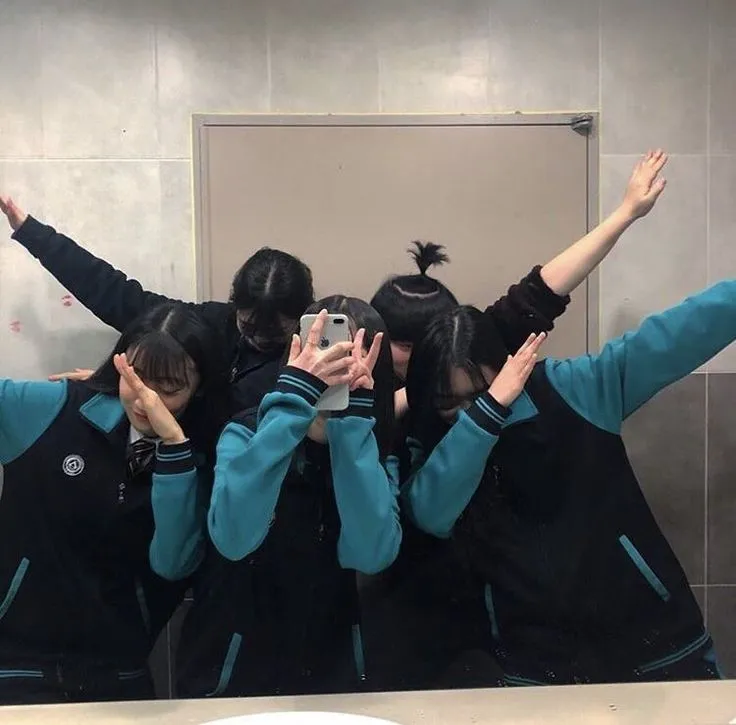 Avatar nhóm bạn 5 người bựa, cực vui nhộn troll cười.