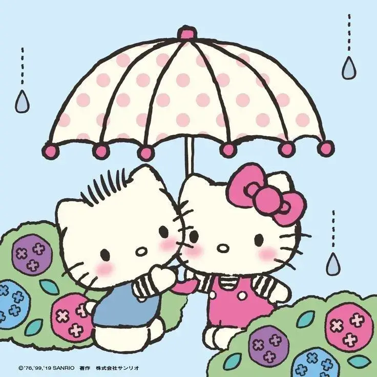 Nhỏ xinh Kitty cười mỉm duyên dáng.