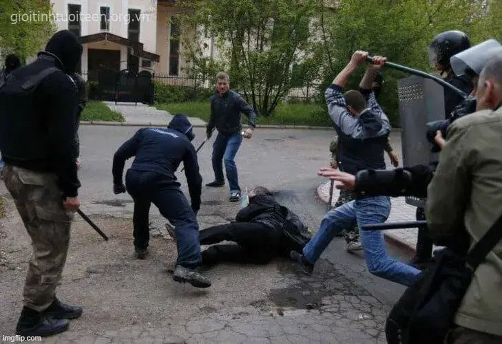 Meme đánh tay hài hước siêu chất