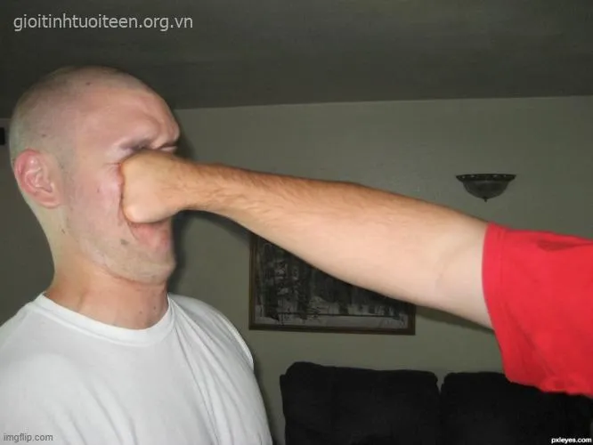 Hình chế hài hước kiểu đấm vào lưng cho tỉnh liền.