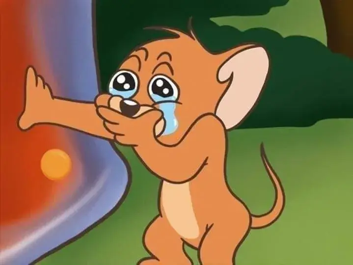 Jerry bịt miệng khóc