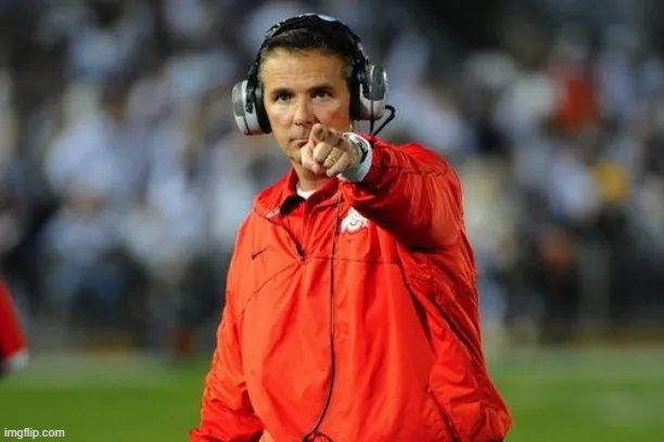 Meme chỉ trỏ siêu dễ thương nhìn là cười