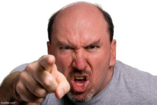 Meme chỉ tay màn hình phán xét troll cực kỳ bá đạo