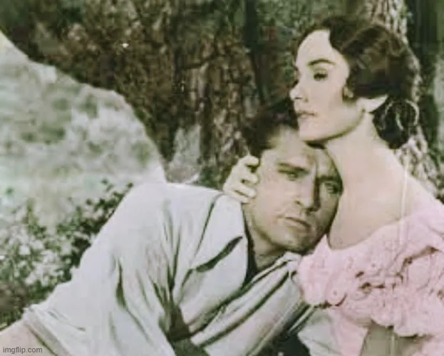 Cử chỉ xoa đầu dễ thương khiến tâm hồn dịu lại.