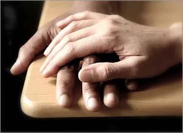 Ảnh chế vỗ về thể hiện ánh mắt dịu dàng khiến ai cũng thấy yên lòng.