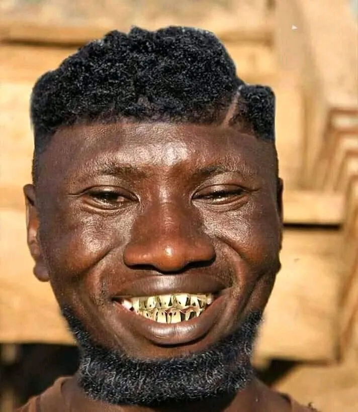 Biểu cảm anh da đen cười chất chơi.