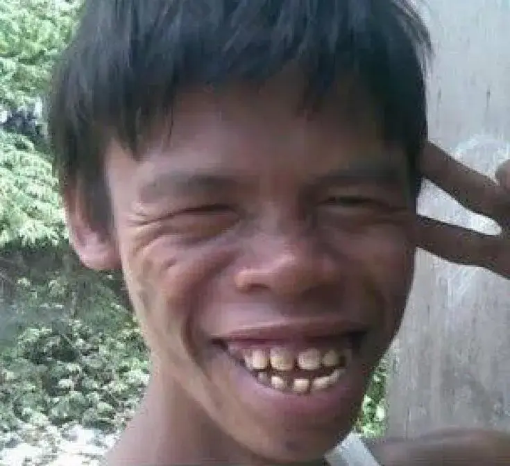 Anh da đen cười pha chút mỉa mai.