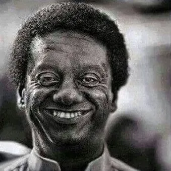 Gương mặt anh da đen cười bá đạo.