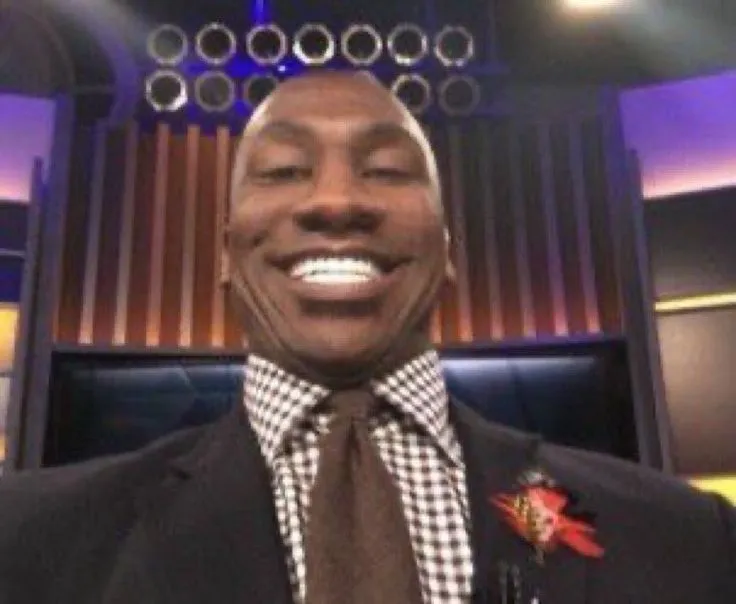 Nụ cười anh da đen mang vibe ngông nghênh.