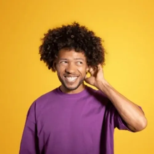 Ảnh hài người da đen gãi đầu nhăn mặt suy nghĩ