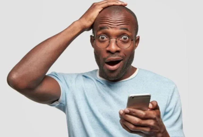 Hình vui người da đen gãi đầu giật mình lạ lẫm