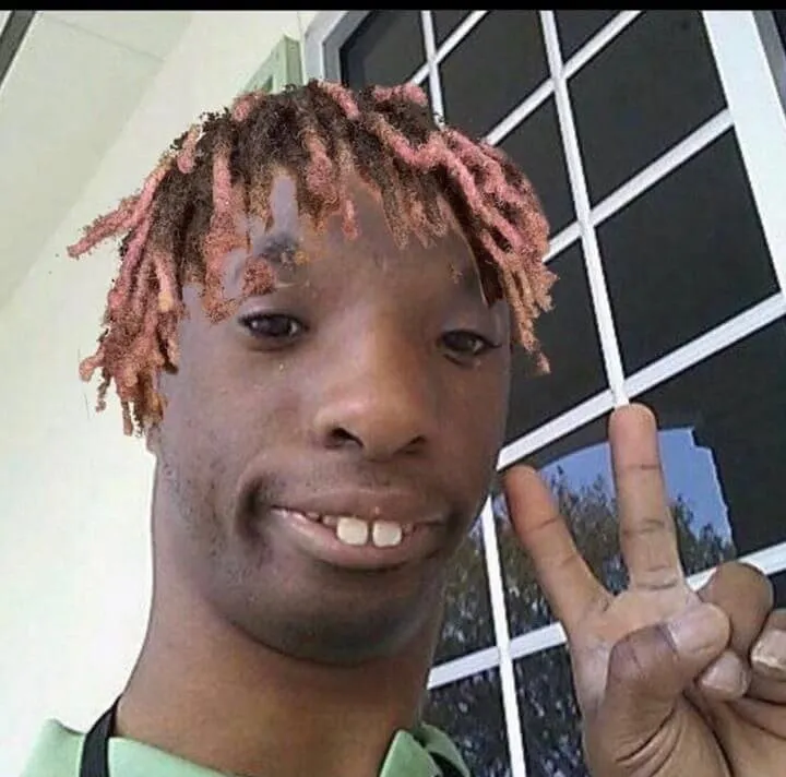 Ảnh người da đen ngả người phấn khởi hài hước