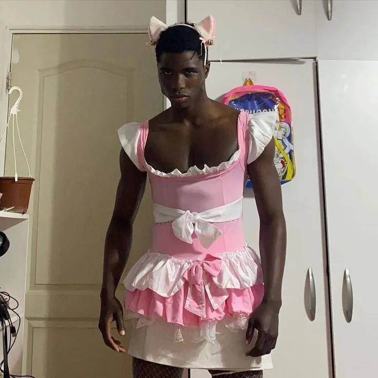 Hình ghép hài anh da đen đưa mắt khinh khỉnh