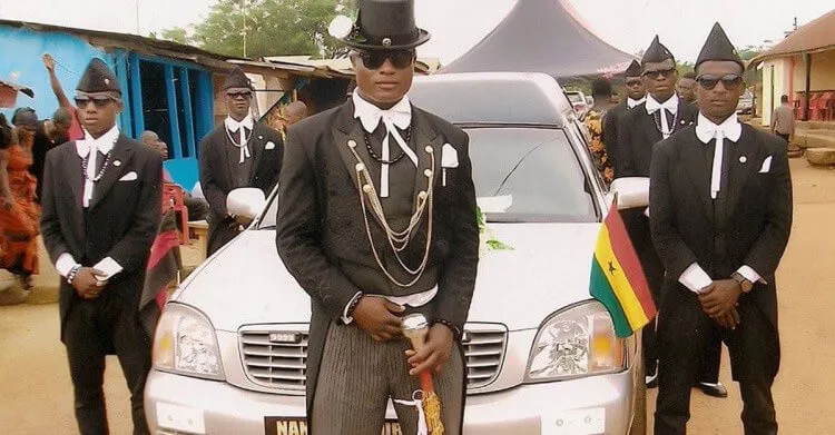 Meme 3 anh da đen khiêng hòm