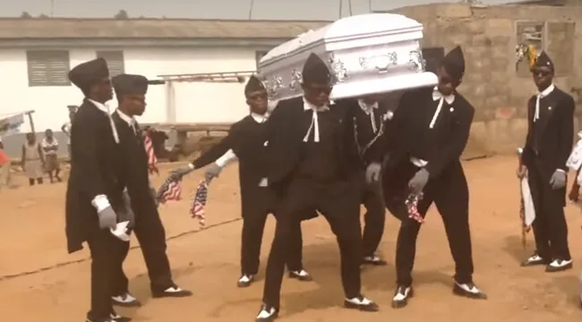 Meme nhiều anh da đen đang khiêng hòm nhảy múa