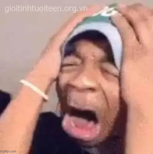 Anh da đen ôm đầu khóc lóc