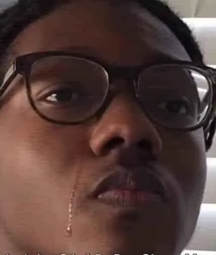 Vẻ bất lực như muốn buông xuôi tất cả hy vọng.