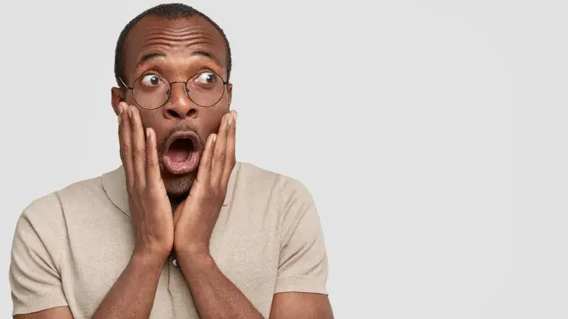 Anh da đen hoảng hốt tay ôm đầu cực hài