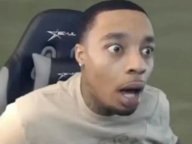 Biểu cảm bất ngờ anh da đen ánh mắt trợn tròn