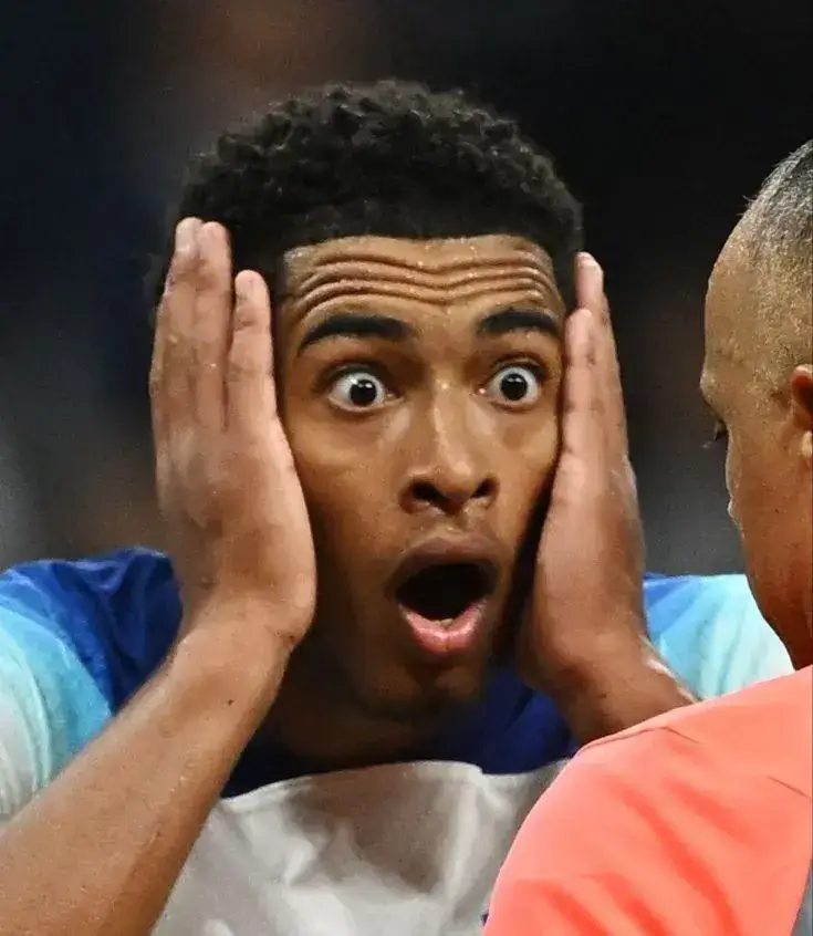 Hình chế vui người da đen ôm đầu nhăn nhó căng thẳng