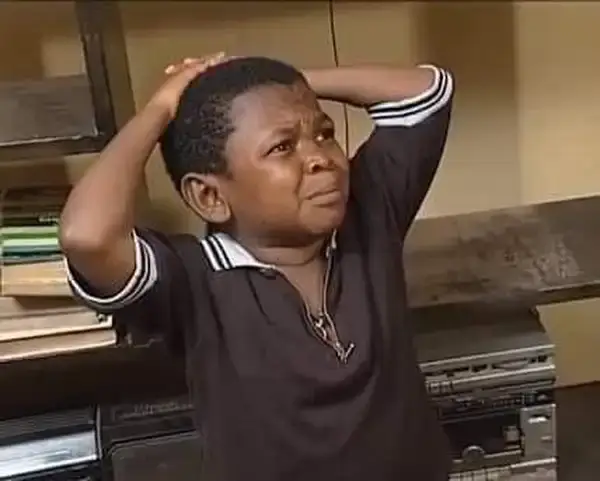 Hình ghép hài người da đen ôm đầu thất vọng