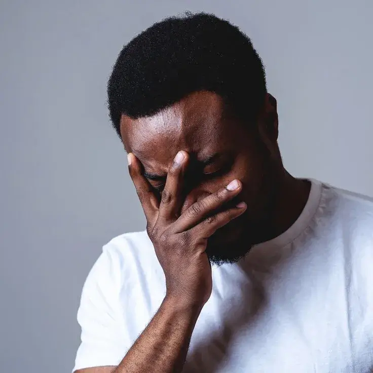 Ảnh hài hước anh da đen ôm đầu ngơ ngác bá đạo