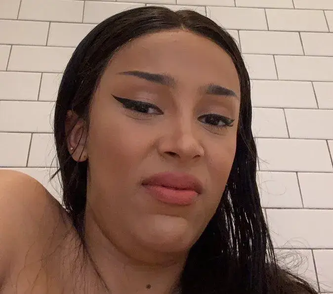 Ánh mắt phán xét vừa gay gắt vừa cực kỳ hài