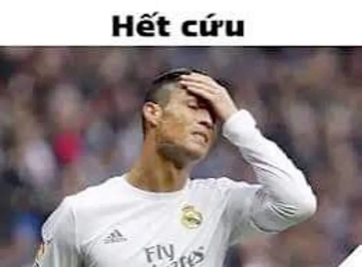 Ronaldo ôm đầu biểu cảm bất lực