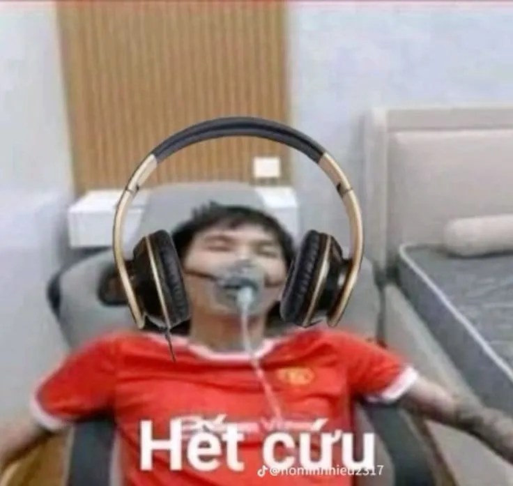 Biểu cảm sững sờ, như chẳng còn hy vọng nào.