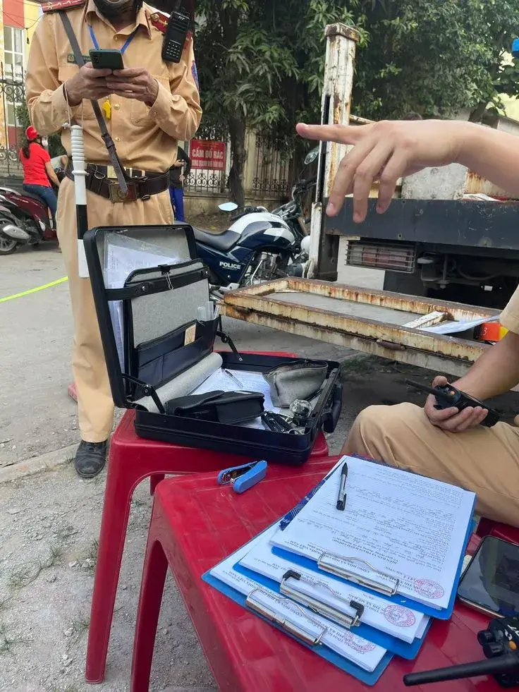 Bộ sưu tập meme bị công an bắt hài hước, xem là cười đau bụng