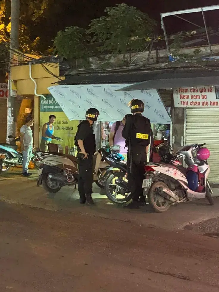 Album ảnh chế meme bị công an bắt bá đạo, cộng đồng mạng share rần rần