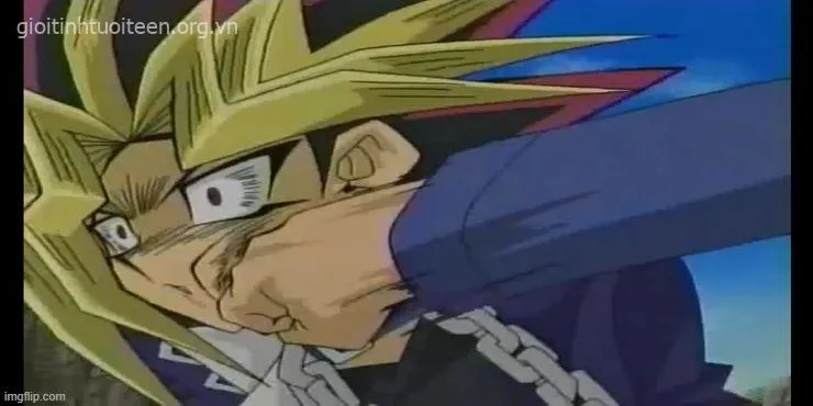 Hình chế hài đấm vào mặt rồi lại xin lỗi trong 5 giây.