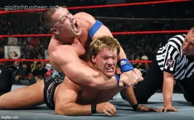 Meme viral bóp cổ khiến cộng đồng mạng thích thú.