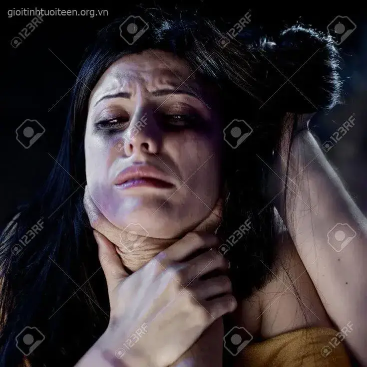 Meme bóp cổ lè lưỡi với biểu cảm troll lầy.