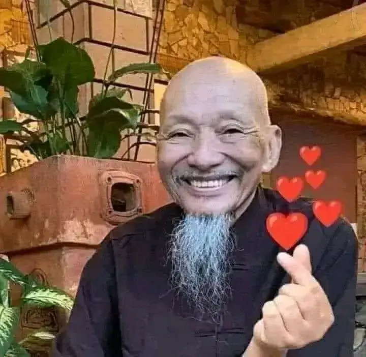 Biểu cảm ngớ ngẩn khiến cả lớp cười lăn.