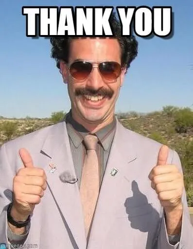 Biểu cảm chân thành, nụ cười bẽn lẽn.