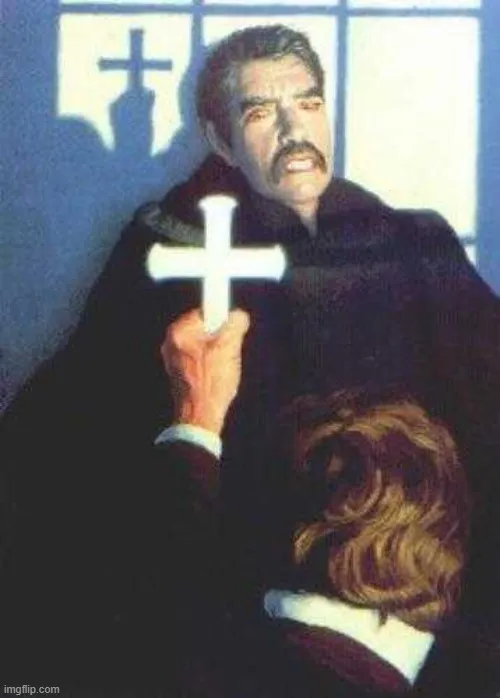 Meme cầm thánh giá khiến netizen cười ngất