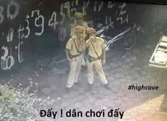 Meme cảnh sát giao thông dễ thương mang đến tiếng cười vui vẻ
