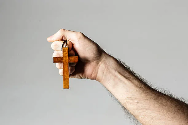 Meme trừ tà hài hước với cây thánh giá