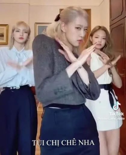 Meme chê gắt nhưng cực hài hước