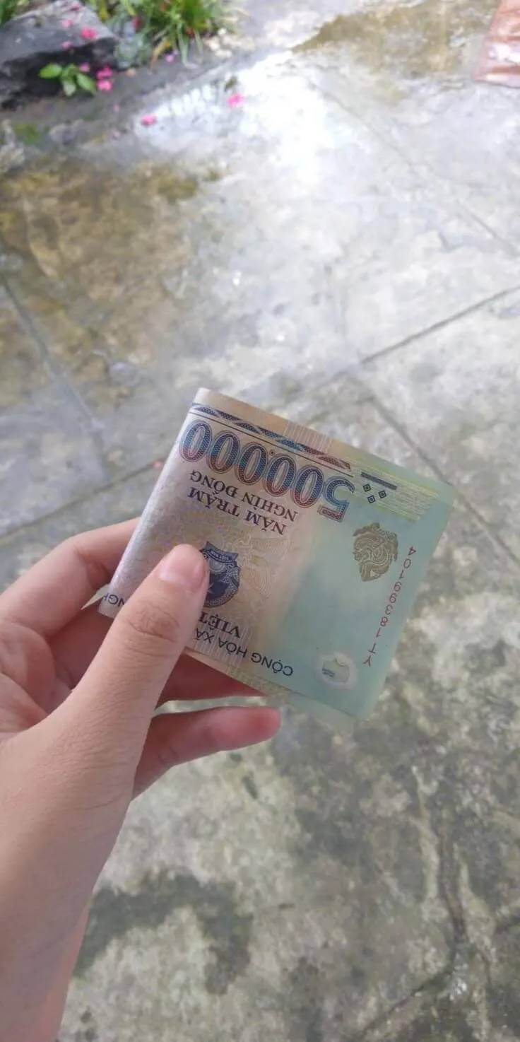Cầm 500.000 mới được người yêu cho