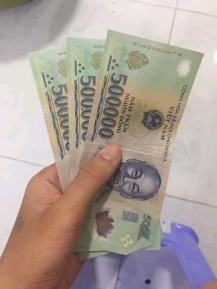 Bạn trai vừa cho tiền hài hước